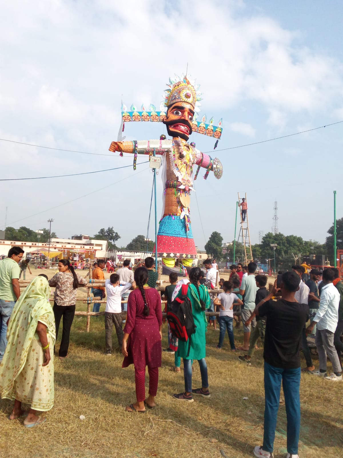 चित्रकूट और रामनगर की ऐतिहासिक राम लीला के साथ लगभग 400‌ वर्ष पुर्व अति प्राचीन रामलीला कमेटी हरिशंकरी, गाजीपुर के सानिध्य, संरक्षण में